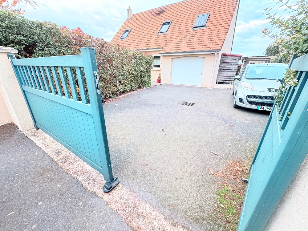 Aire camping-car  May-sur-Orne (14320) - Photo 1